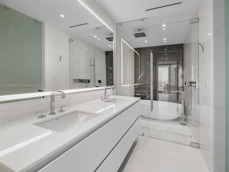 Aston Martin Residences #702 image #6