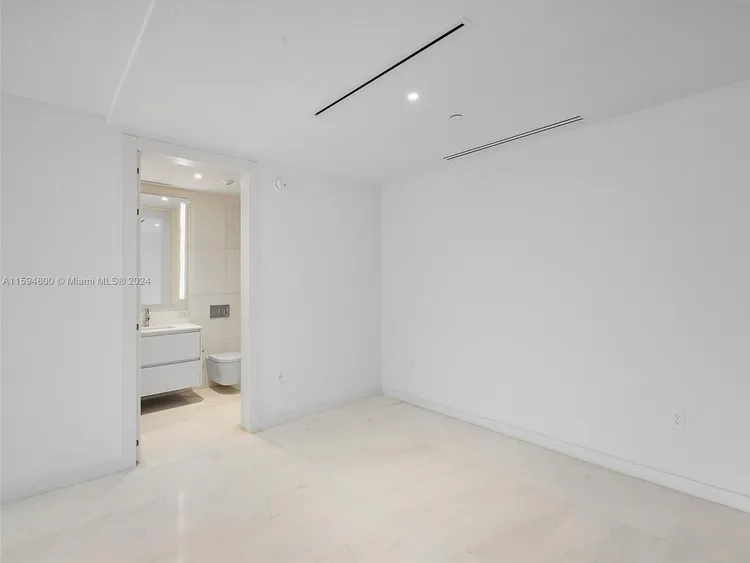Aston Martin Residences #702 image #8