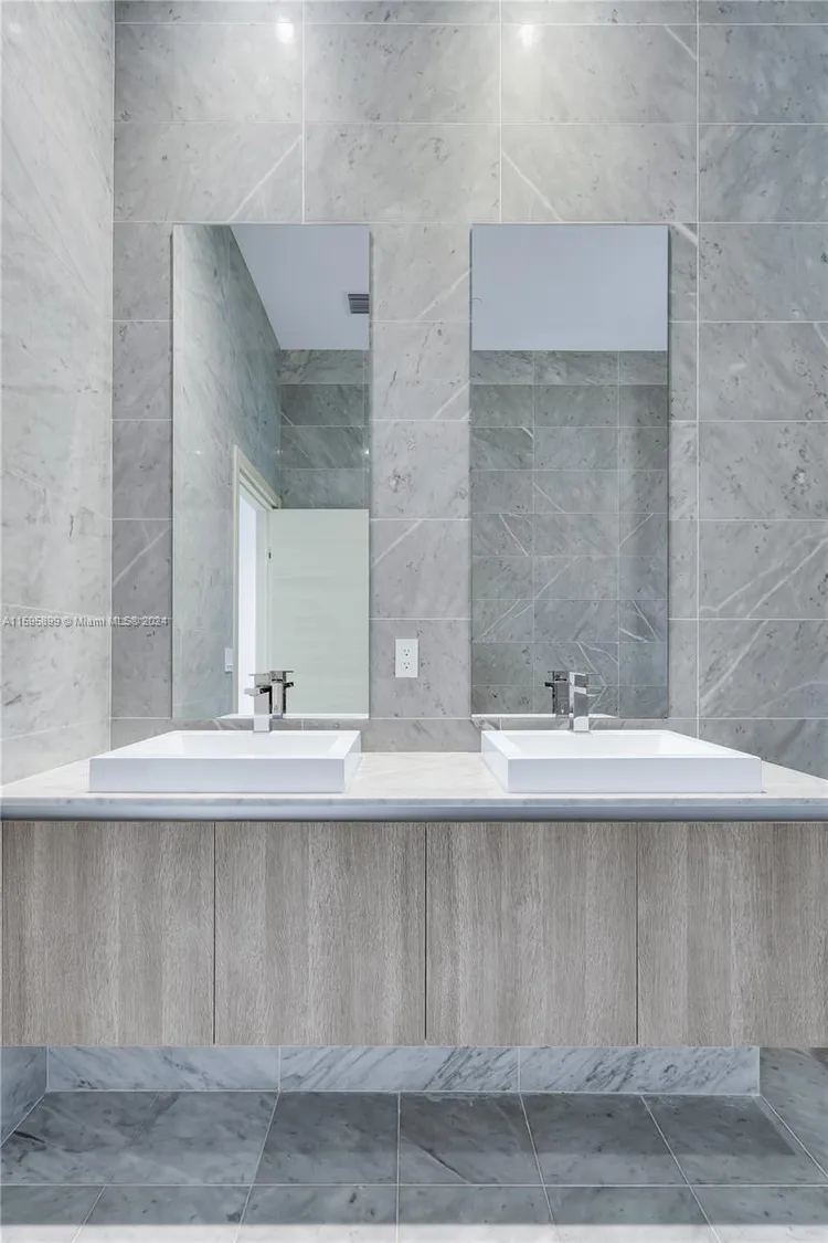 SLS Lux Brickell #PH5601 image #16