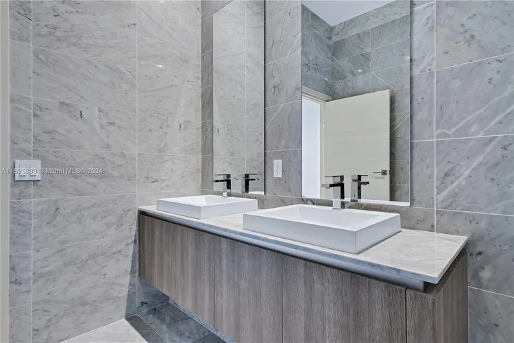 SLS Lux Brickell #PH5601 image #18