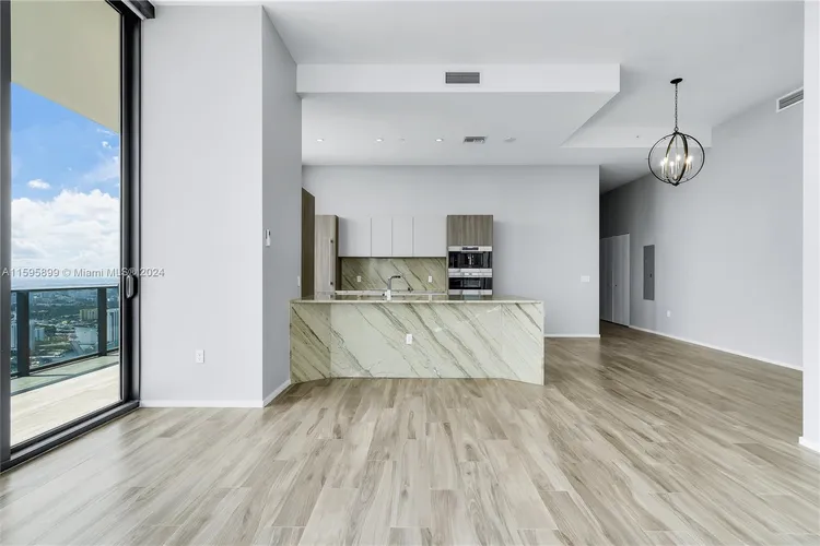 SLS Lux Brickell #PH5601 image #9