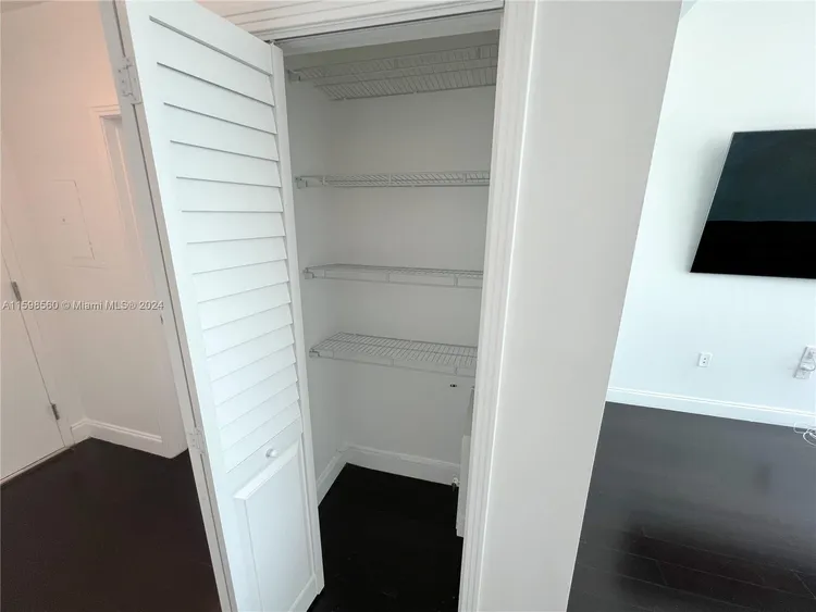 Metropolis at Dadeland #2601 image #21