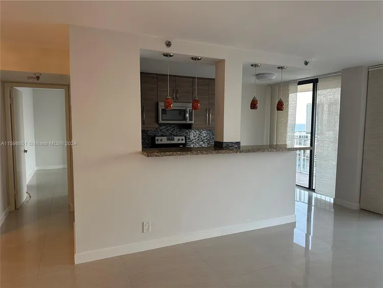 Winston Towers #2417 image #10