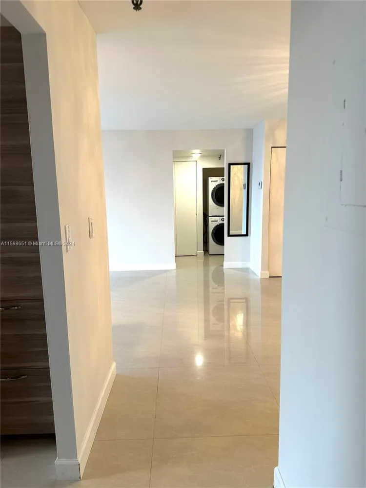 Winston Towers #2417 image #11