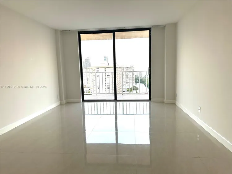 Winston Towers #2417 image #12