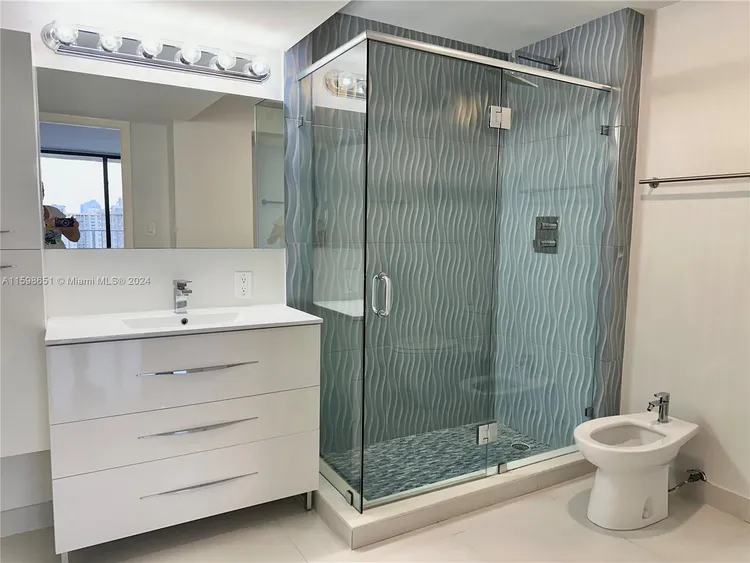 Winston Towers #2417 image #13