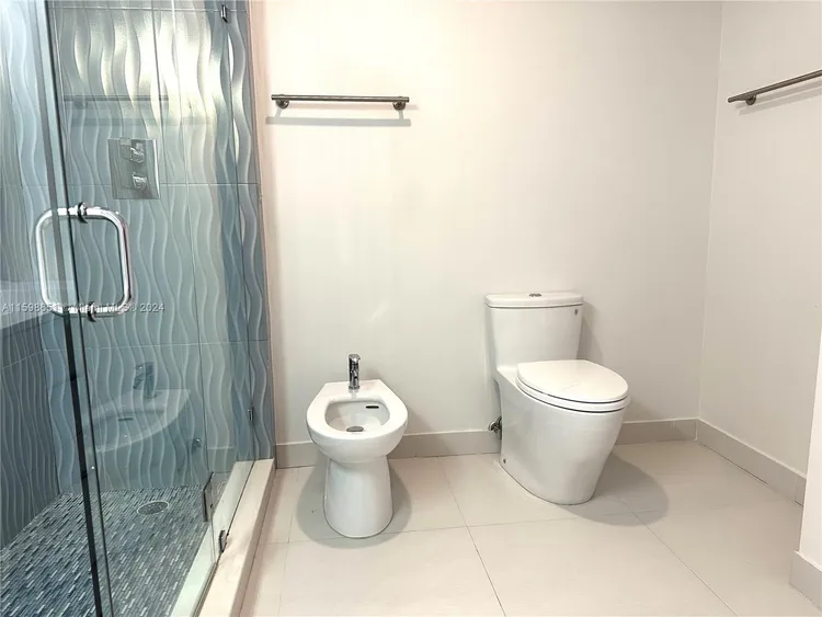 Winston Towers #2417 image #15