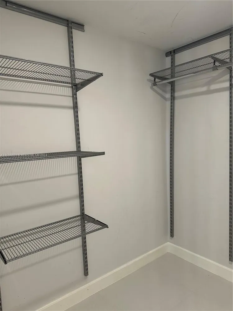 Winston Towers #2417 image #16