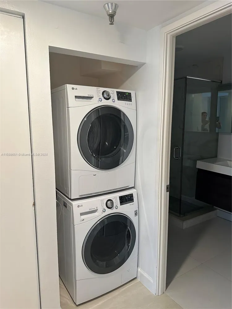 Winston Towers #2417 image #17