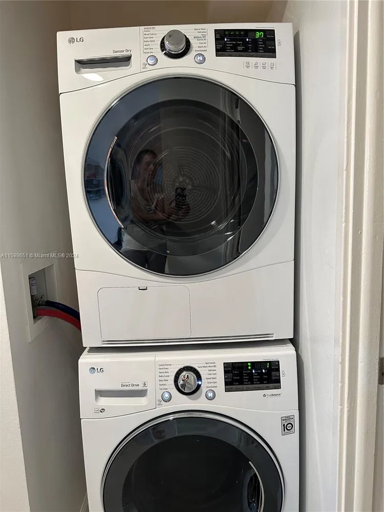 Winston Towers #2417 image #18