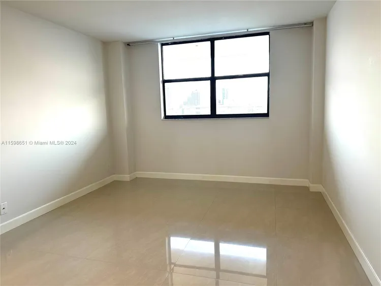 Winston Towers #2417 image #19