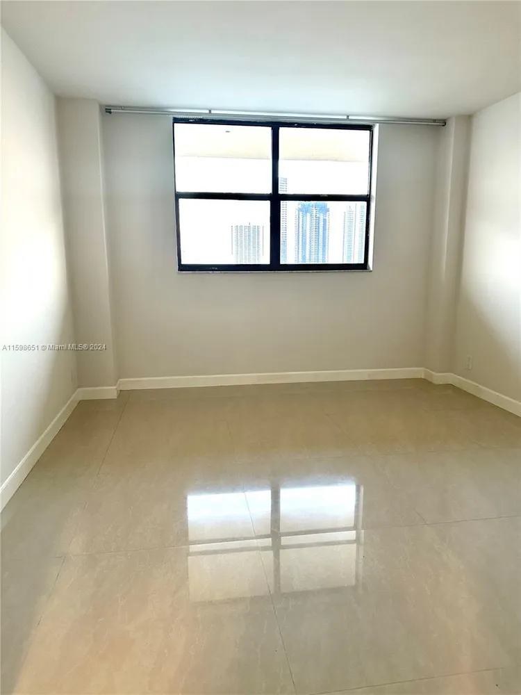 Winston Towers #2417 image #20