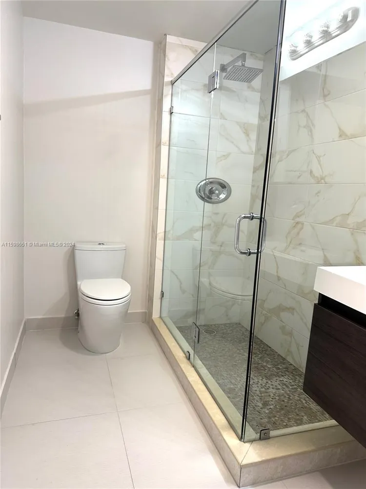 Winston Towers #2417 image #22