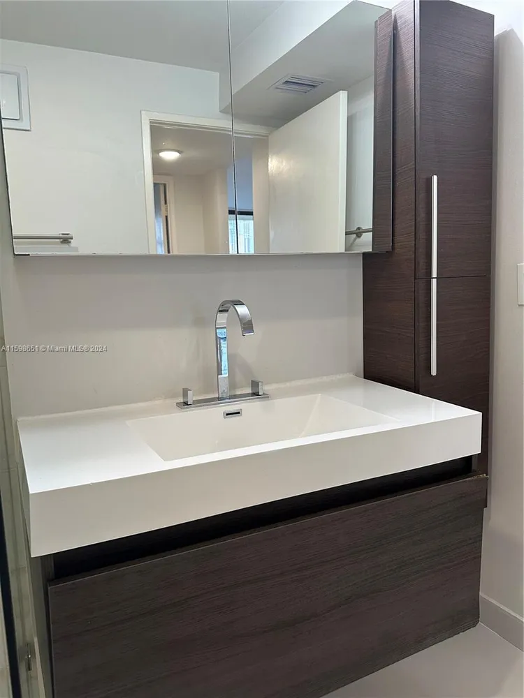 Winston Towers #2417 image #23