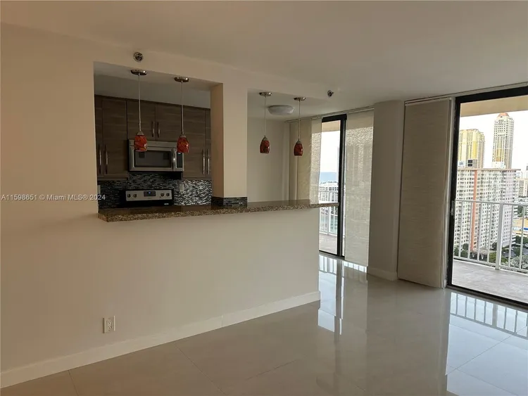 Winston Towers #2417 image #26