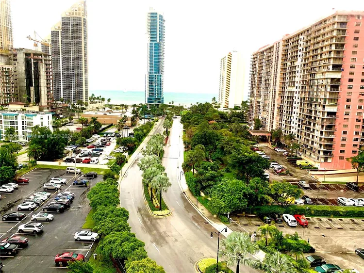 Winston Towers #2417 image #27