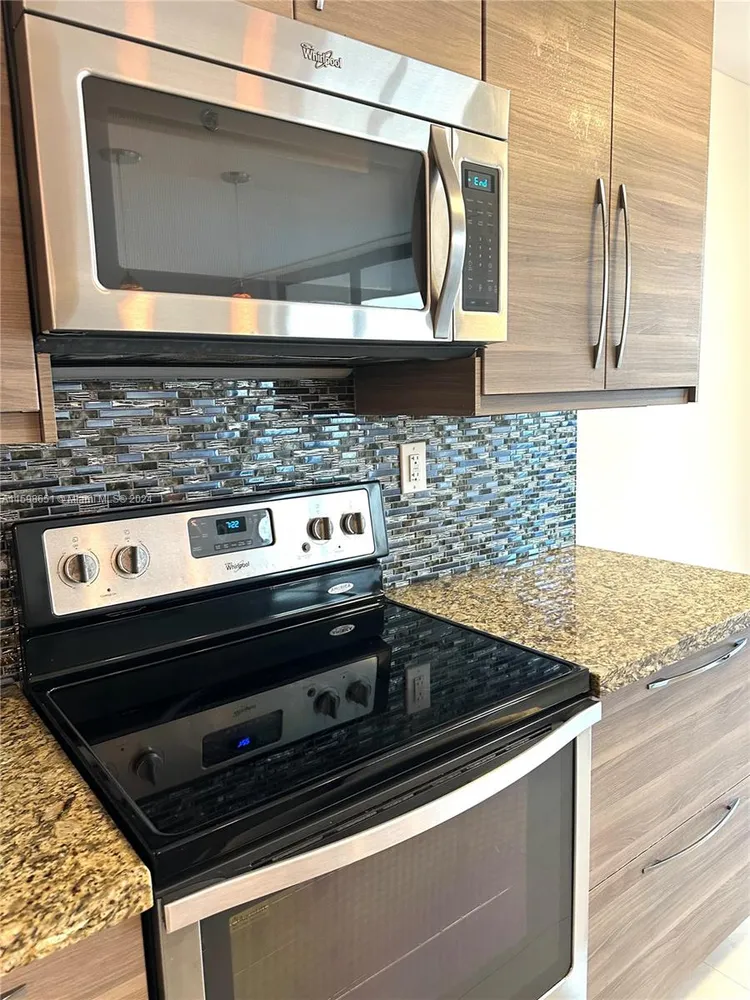 Winston Towers #2417 image #6