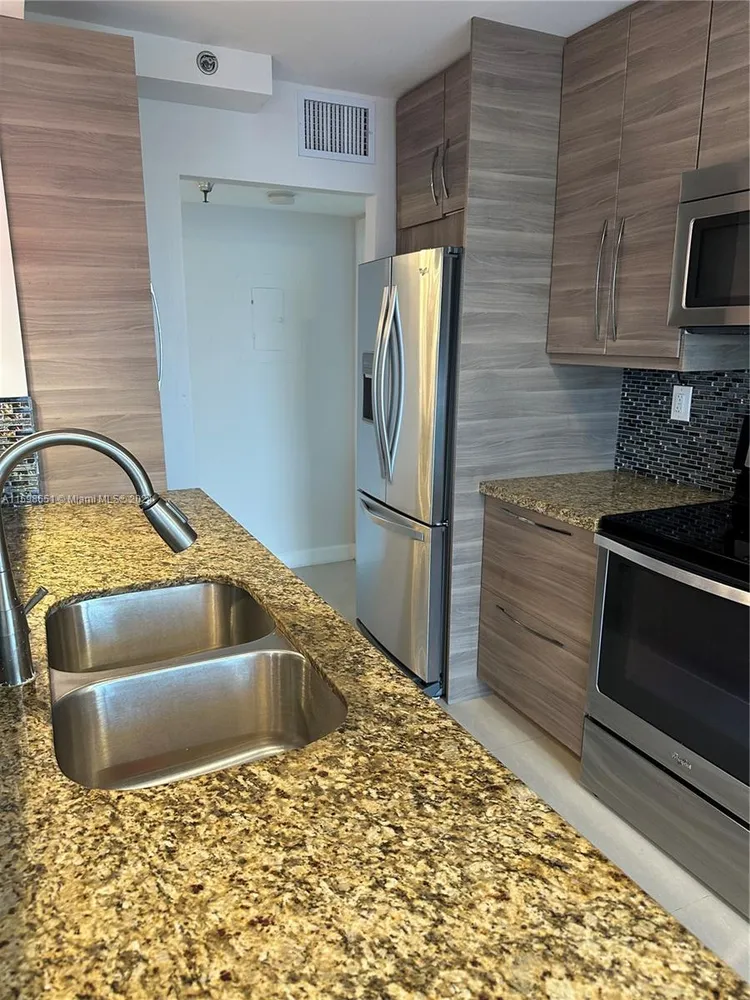 Winston Towers #2417 image #7