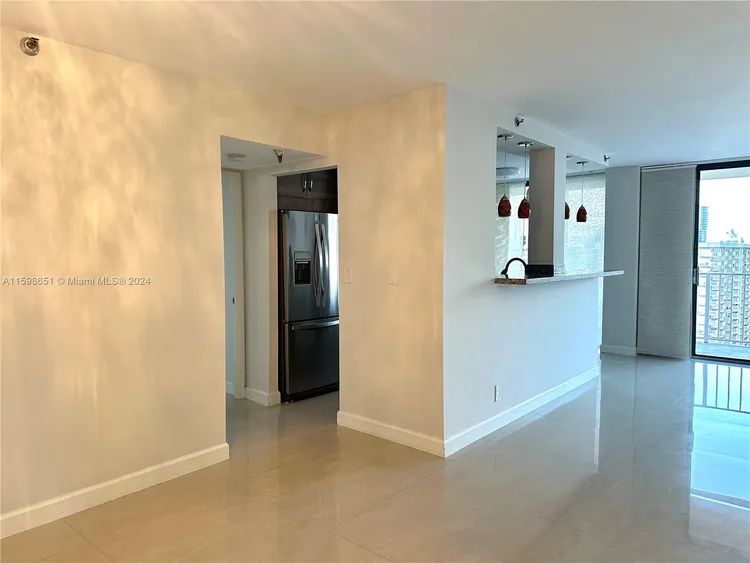 Winston Towers #2417 image #9