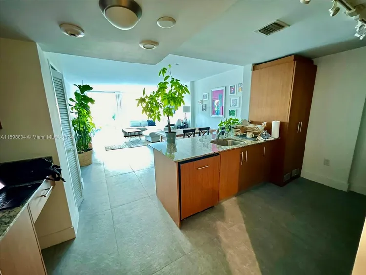 Harbour House #212 image #11
