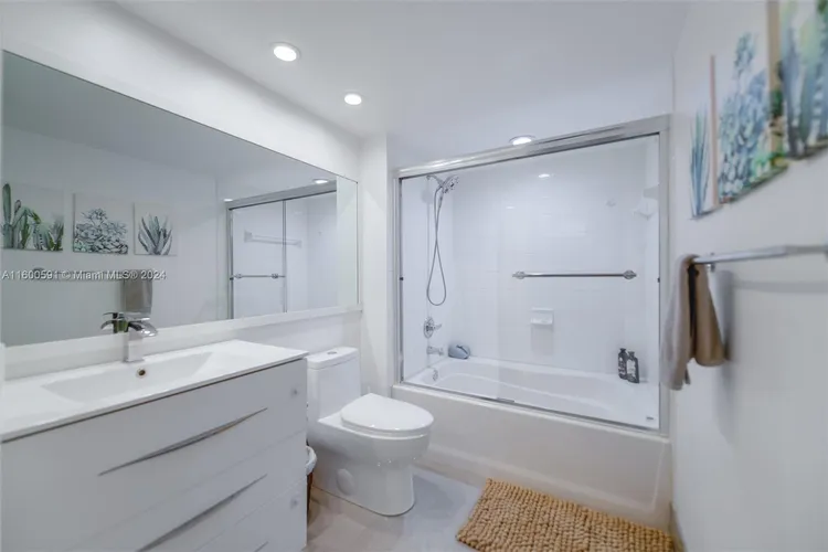 Yacht Club at Portofino #309 image #13