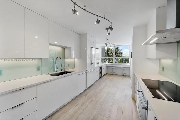Three Grove Isle Condo #C202 image #13
