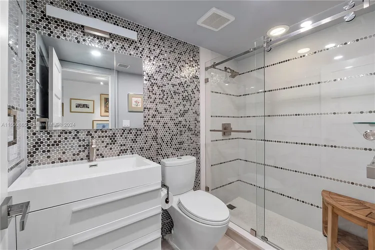 Three Grove Isle Condo #C202 image #29