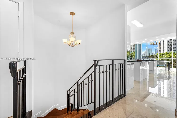 One Island Place #TH1 image #12