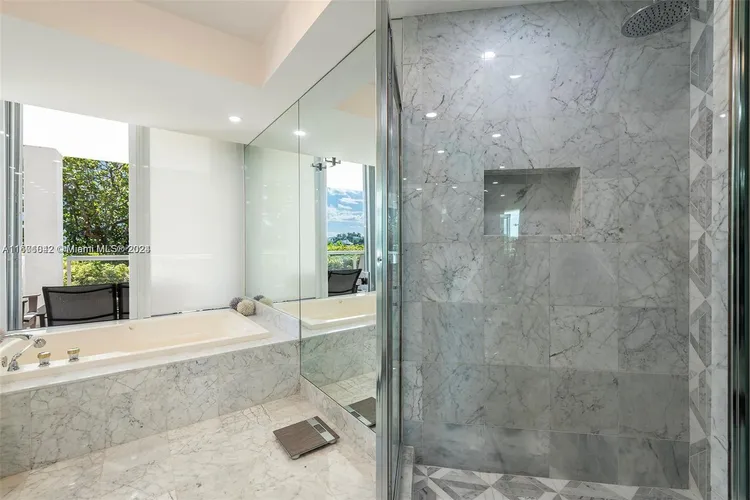 One Island Place #TH1 image #19