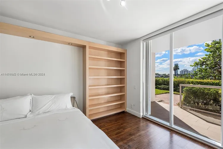 One Island Place #TH1 image #22