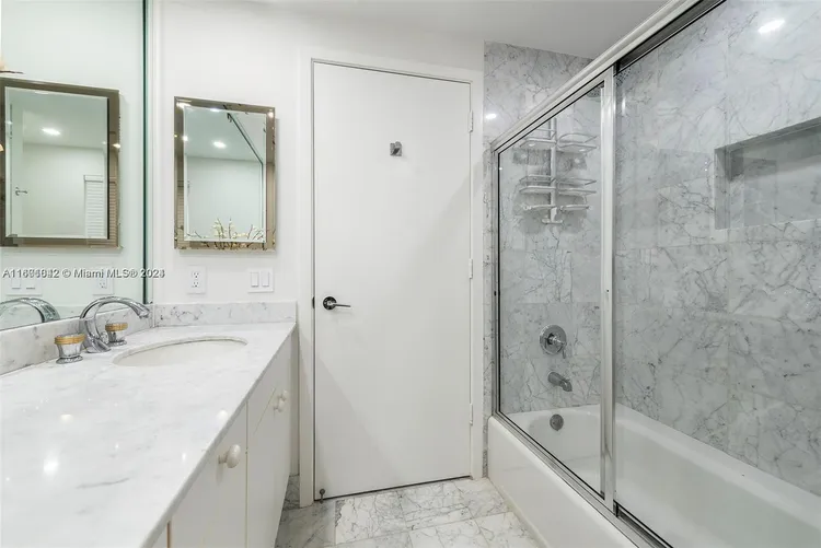 One Island Place #TH1 image #24