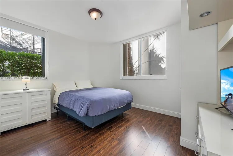 One Island Place #TH1 image #25