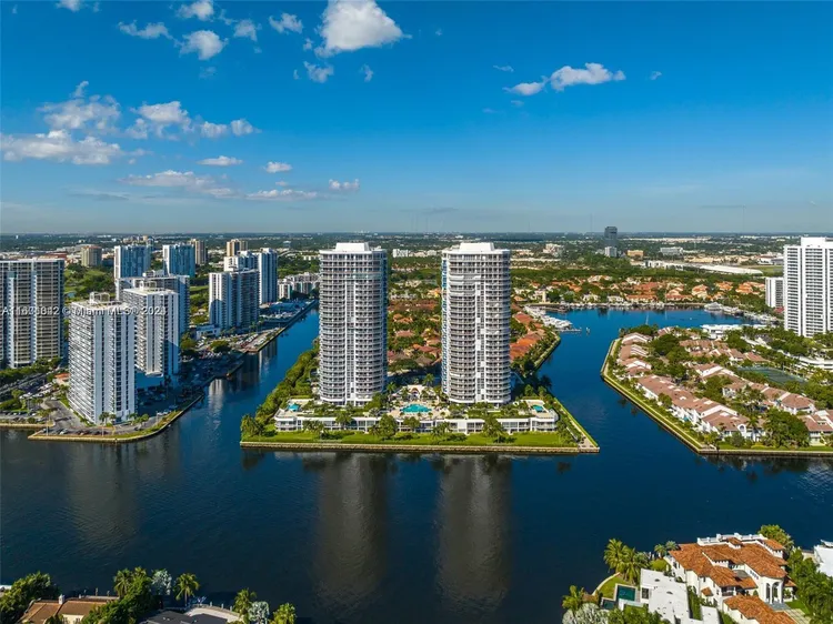 One Island Place #TH1 image #31