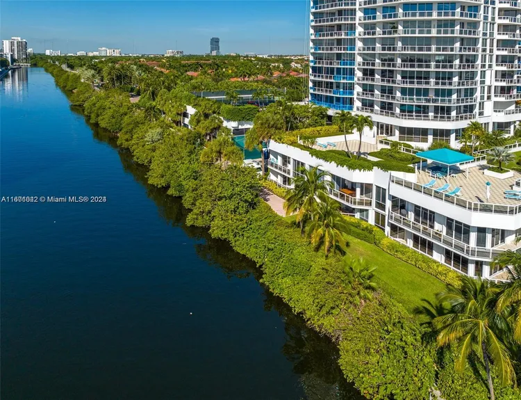 One Island Place #TH1 image #33