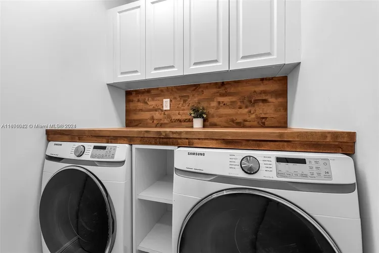 One Island Place #TH1 image #37