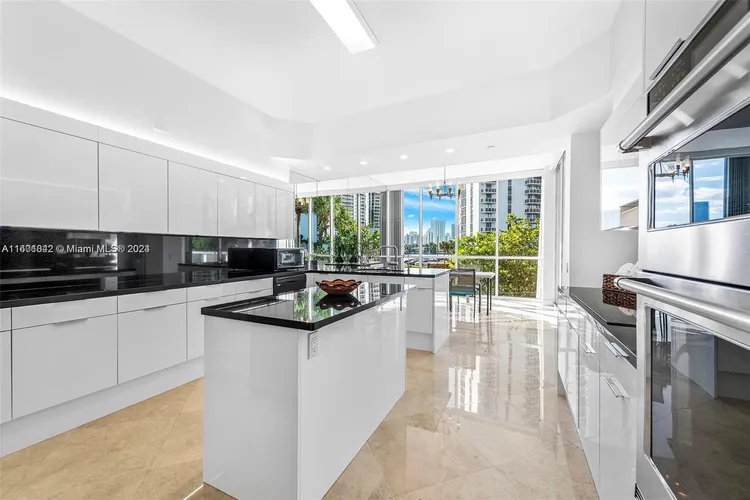 One Island Place #TH1 image #6