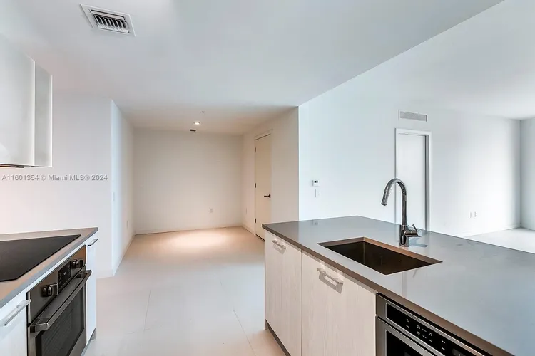 Paraiso Bayviews #1610 image #10