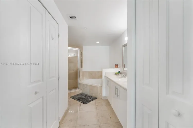 360 Condo #617 image #19