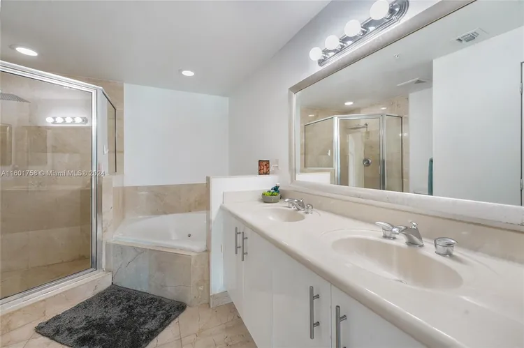 360 Condo #617 image #20