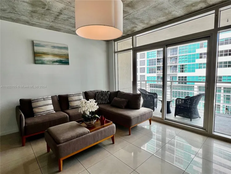 Midblock Condominium #802 image #10