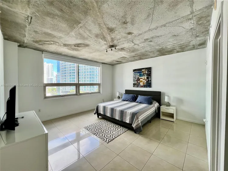 Midblock Condominium #802 image #12