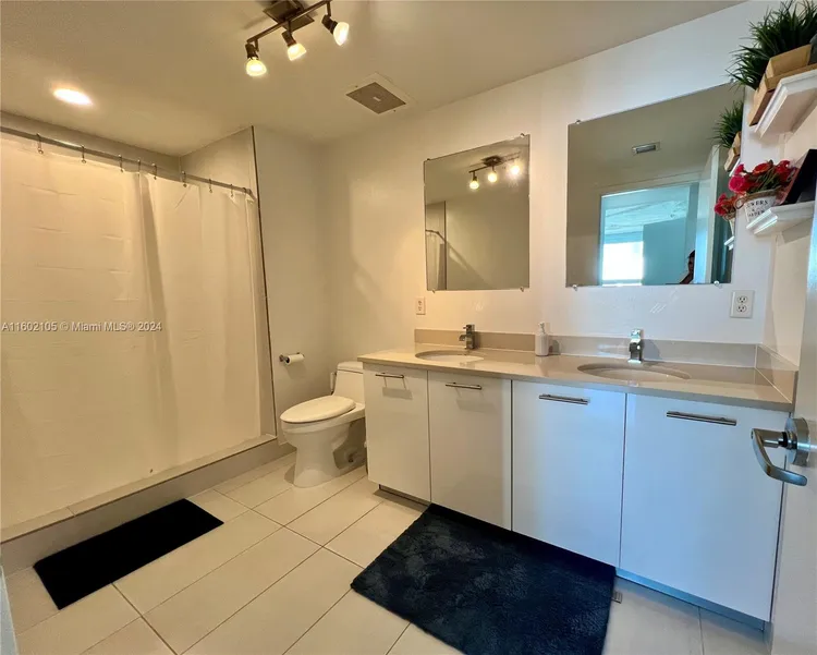 Midblock Condominium #802 image #13