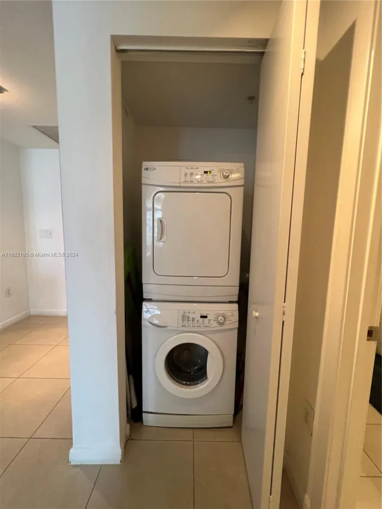 Midblock Condominium #802 image #20