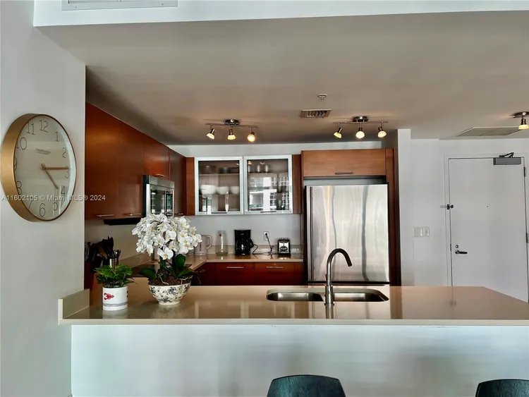 Midblock Condominium #802 image #6