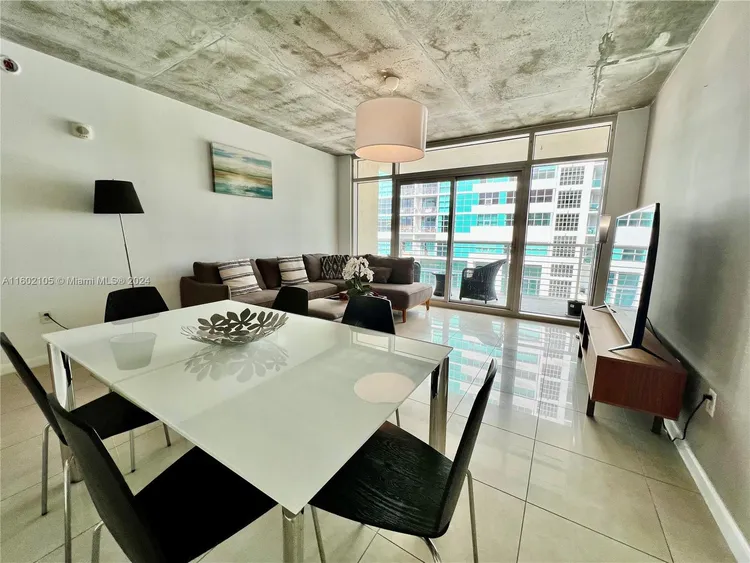 Midblock Condominium #802 image #8