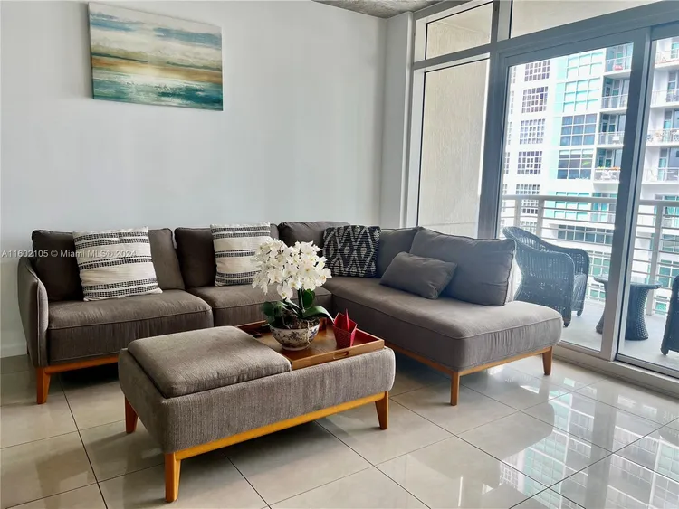 Midblock Condominium #802 image #9