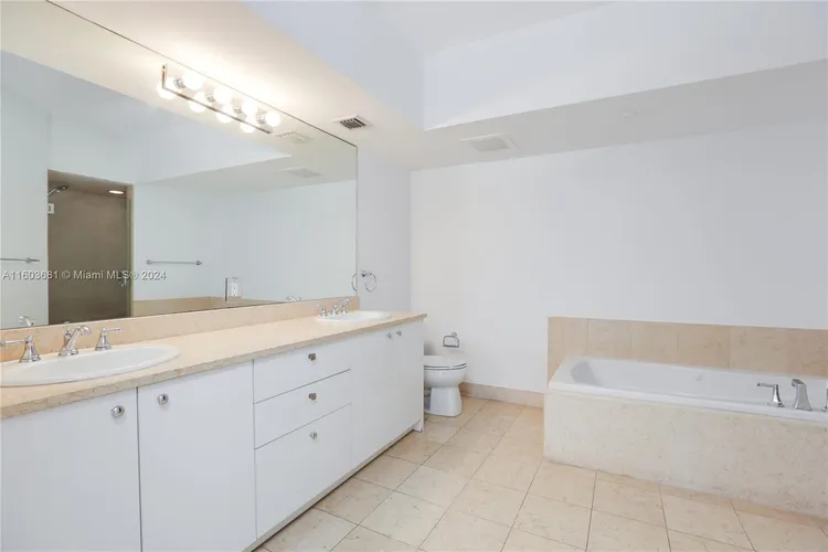 Turnberry Village #703 image #10