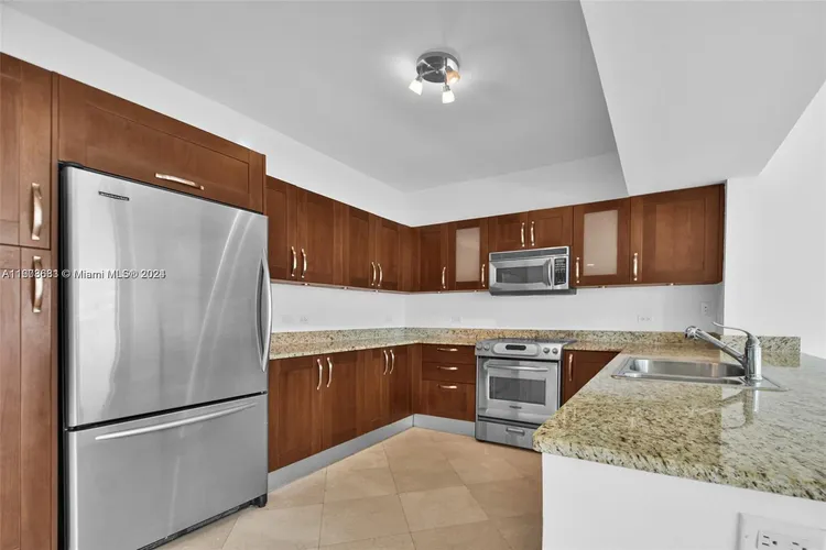 Turnberry Village #703 image #19