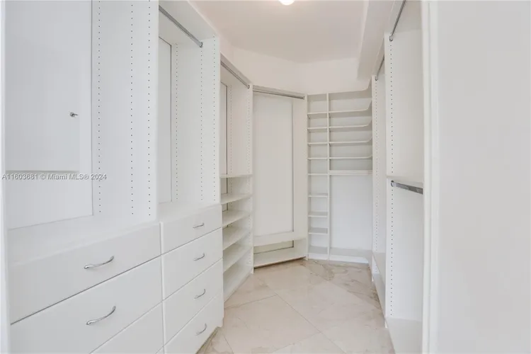 Turnberry Village #703 image #9