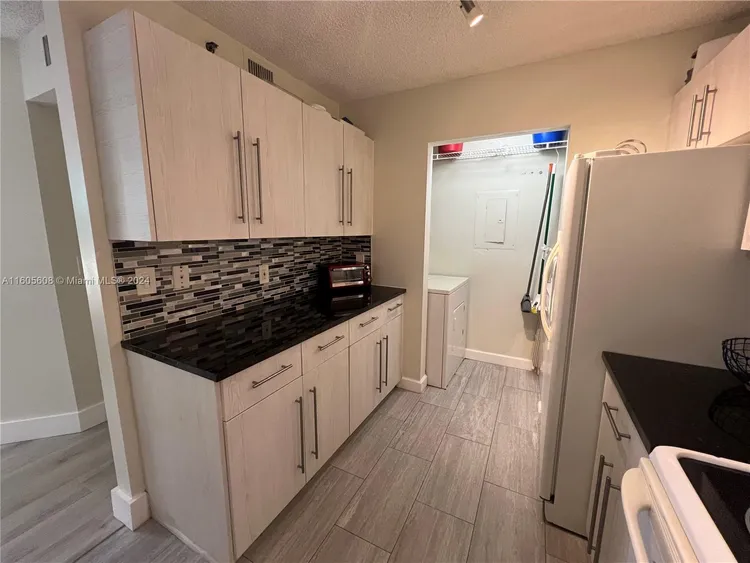 The Yacht Club at Aventura #6208 image #16